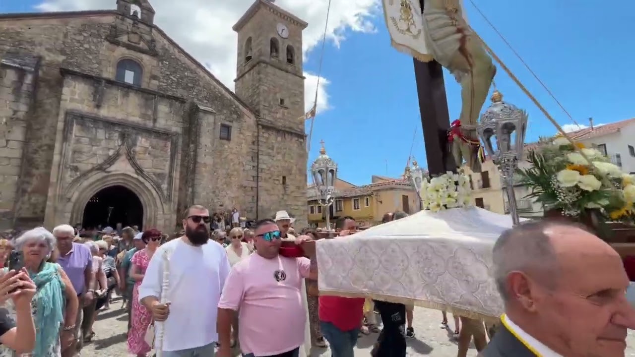 Procesión con danzantes en honor del Cristo de La Caridad. Losar de la Vera. Ferias de julio 2025. 