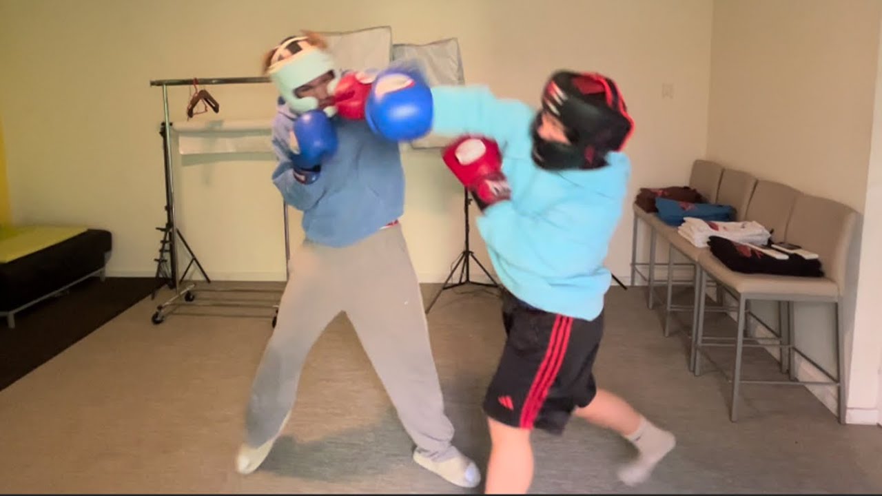 MIJN VRIENDIN SLAAT ME KO
