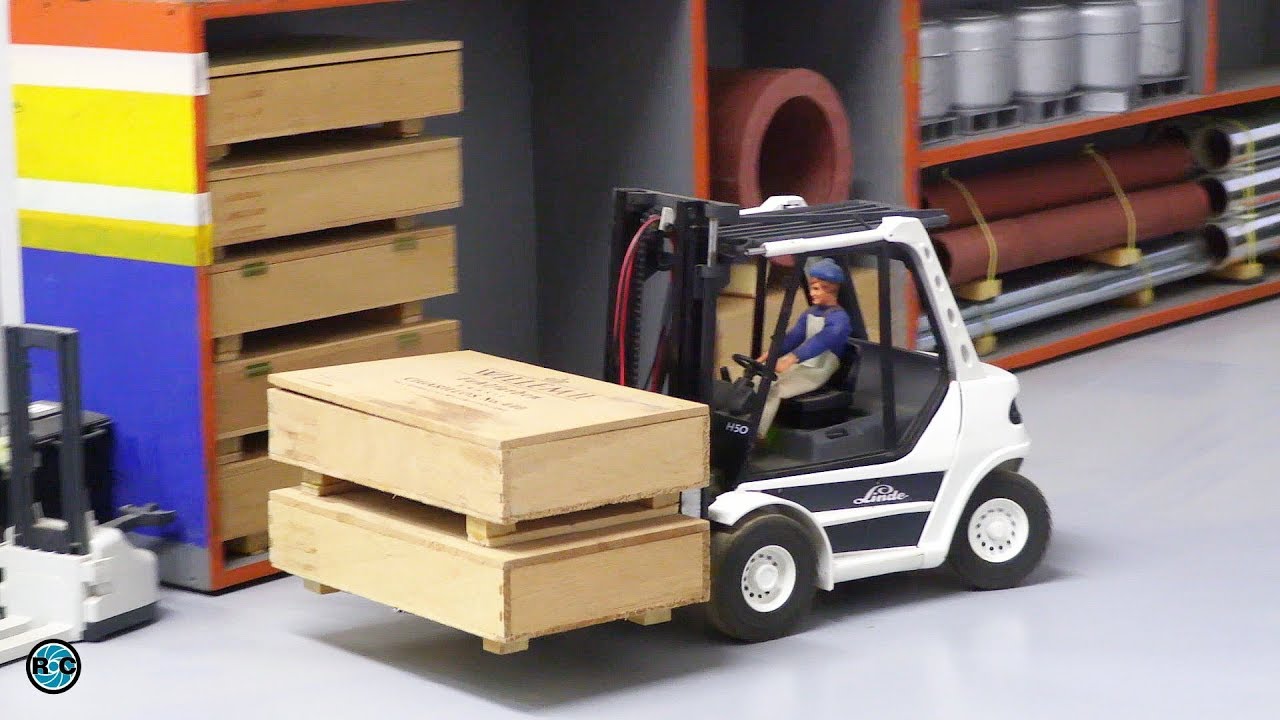 RC robbe forklift Gabelstapler loading truck - MTC Osnabrück