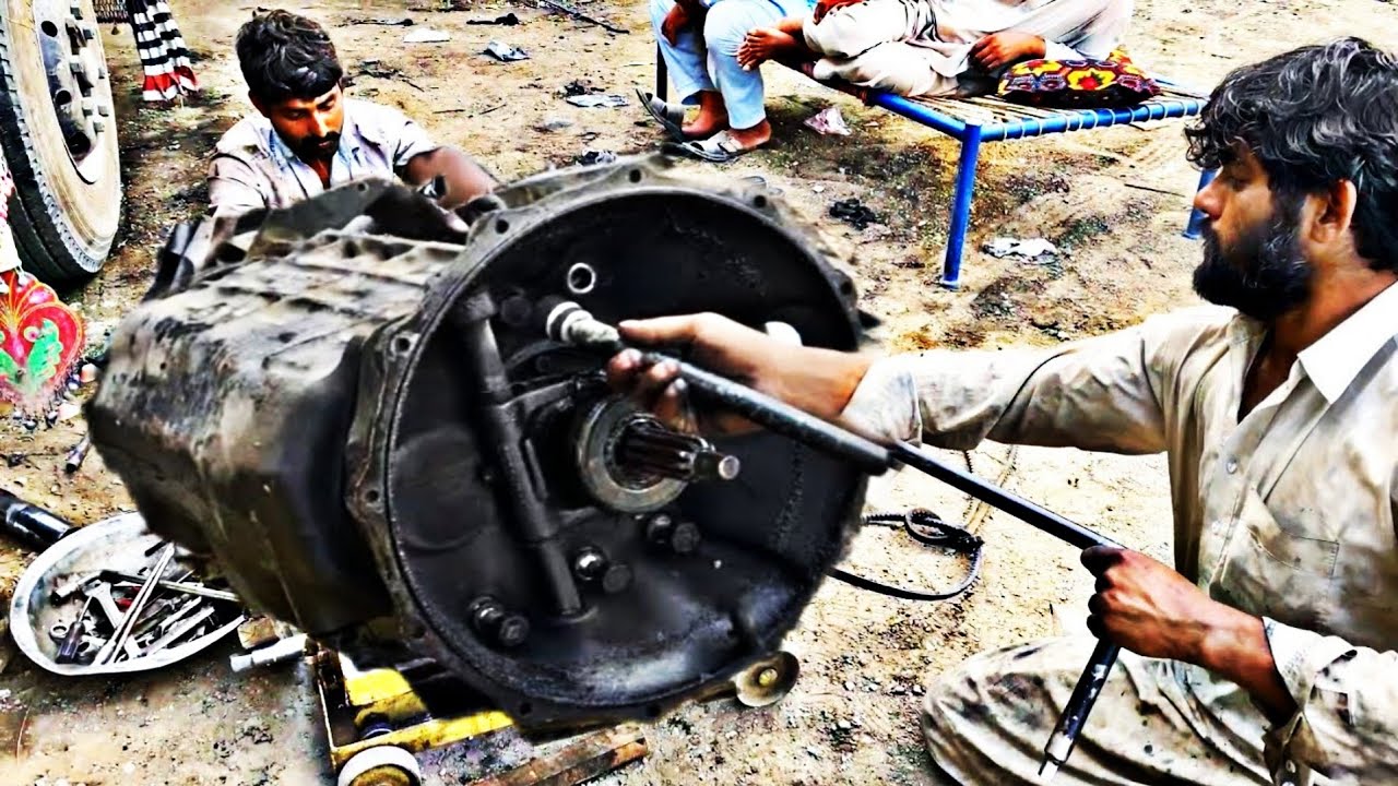 How to Replace A Hino Truck Transmission- How To CHANGE Gearbox OF A HinoTruck ||
