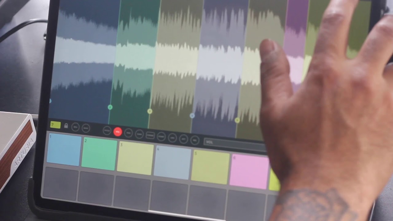 Beat Sessions: Segments by Elliott Garage inside of Cubasis 3