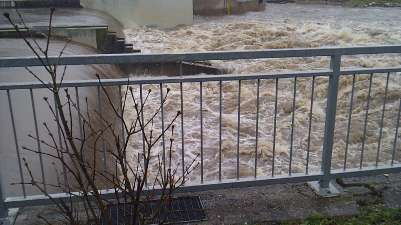 Hochwasser 2018 Riesen-Wasserwalze in M&uuml;hlacker
