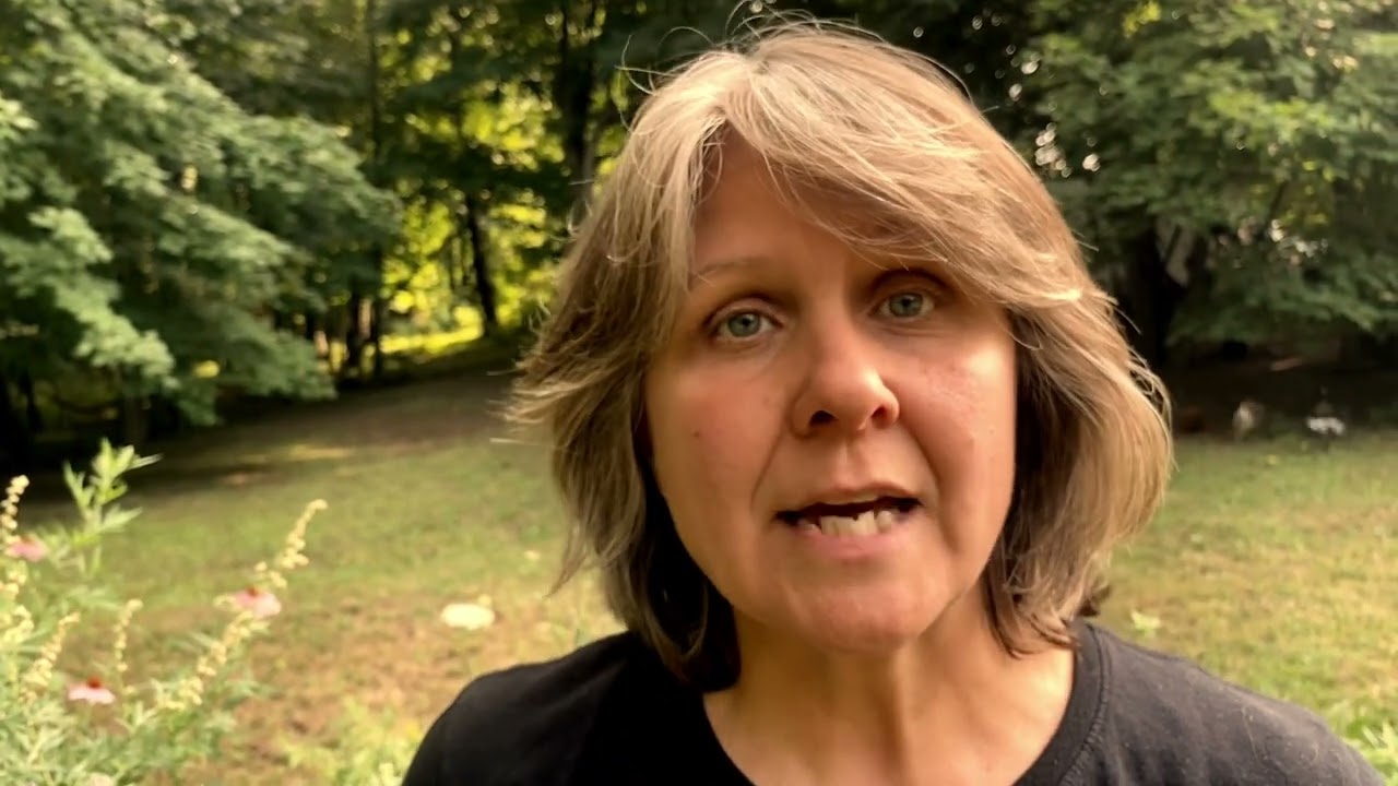 Comfrey a powerful natural healer. How to make poultice and salves. 