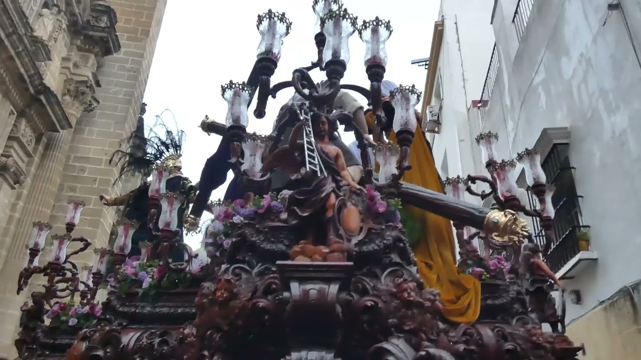 Hdad. de la Candelaria entrando en catedral BAJO LA LLUVIA Jerez 2022