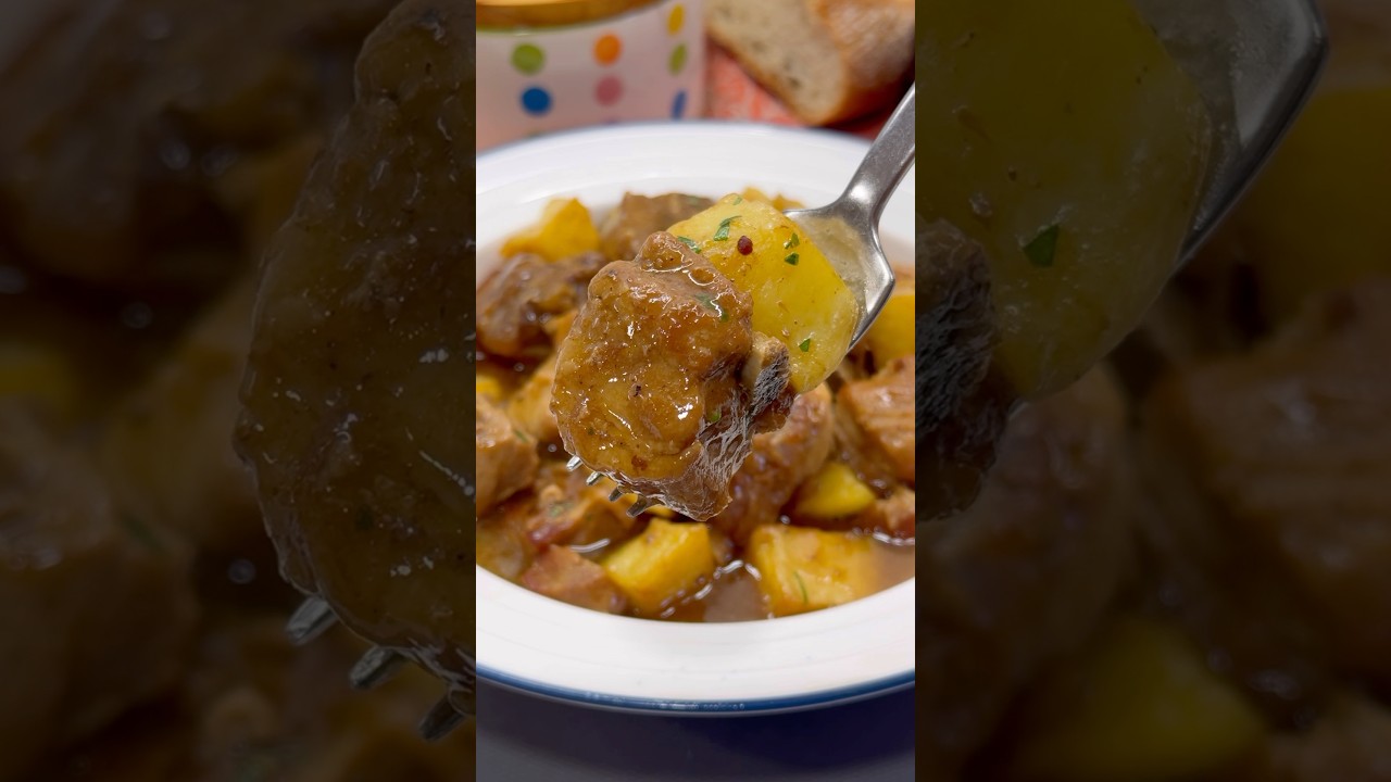 COSTILLAS AL AJILLO CON PATATAS!!! La salsa est&aacute; buen&iacute;sima 😋🤙 #youtubeshorts #shorts