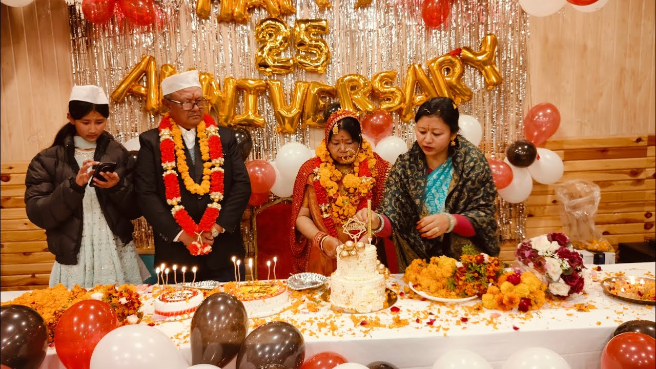 शादी की "25" वीं सालगिरह की ढेरो शुभकामनाए दी और जिजू को हम लोगों ने खूब डांस किया 💐💐💍👏👏🎉🎉🤗🤗💃💃🎊🎊🌼🌼