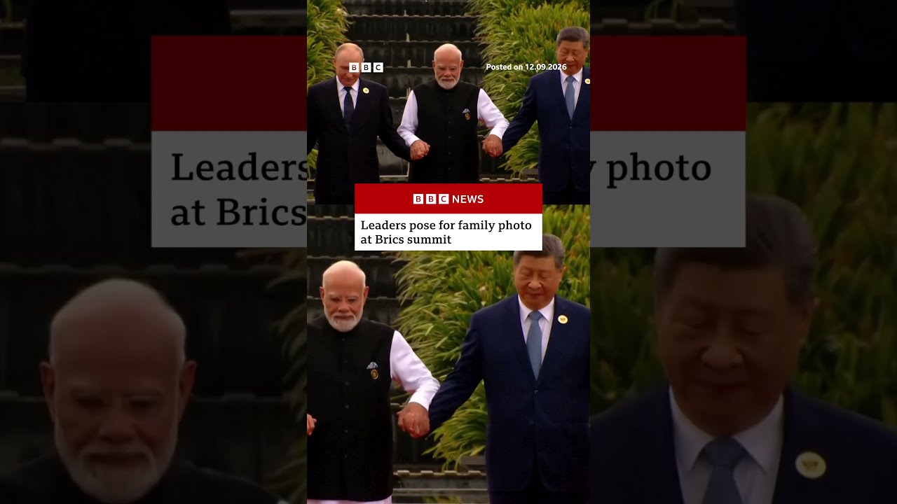 World leaders pose for family photo at Brics summit. #Brics #Delhi #BBCNews