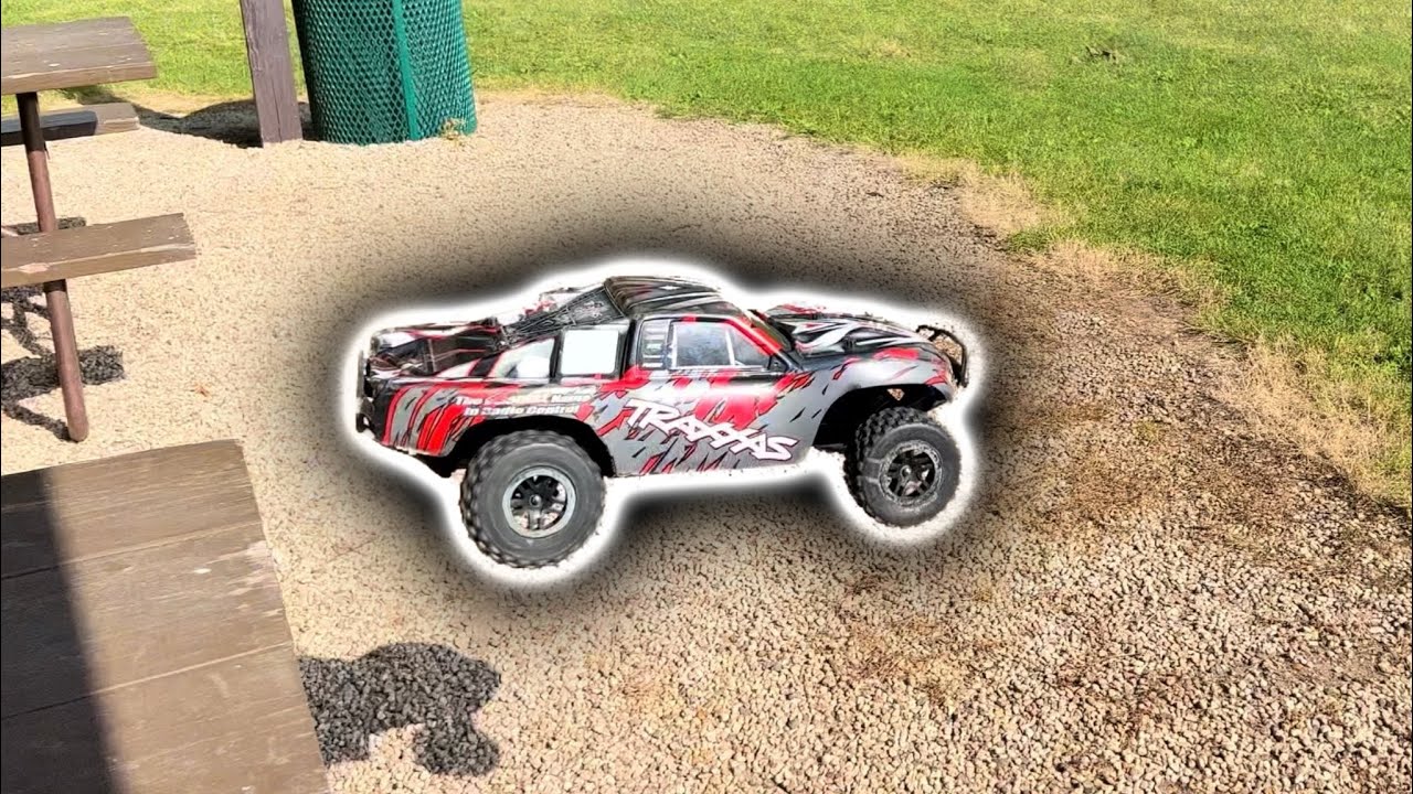 Traxxas Slash 2wd - BASHING at the PARK
