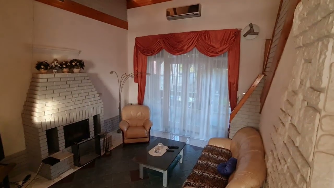 Dunaújvárosban, családi ház eladó!