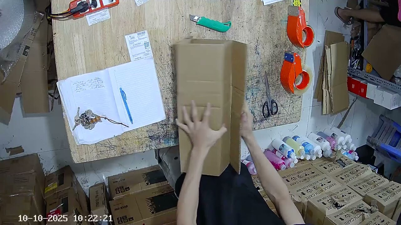 Hàng gửi đi mới 100% nguyên bình không bám mực mã đơn là 251010P5QKKXXC