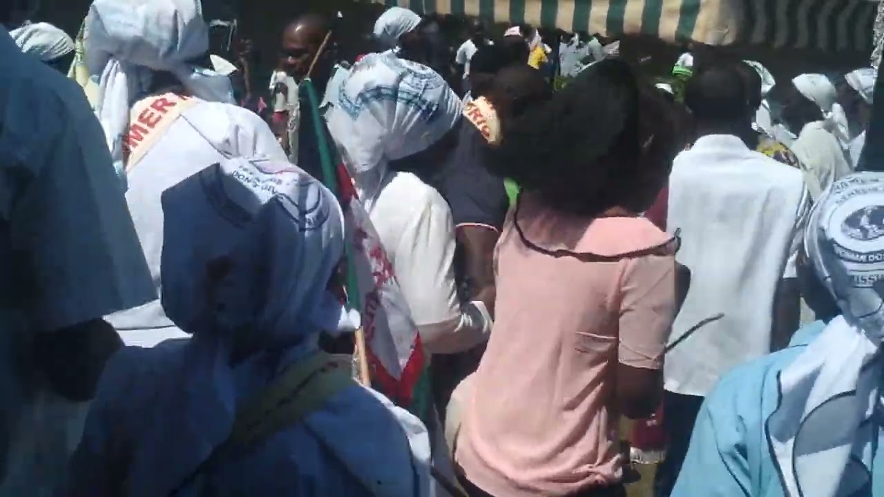 Kitagwa caimers wakiwa gwaride ya mazishi Givole