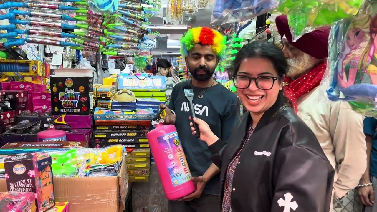 Holi Par 5 Rupee Ka Colour / Hathode Wali Pichkari 🔨// Happy Holi