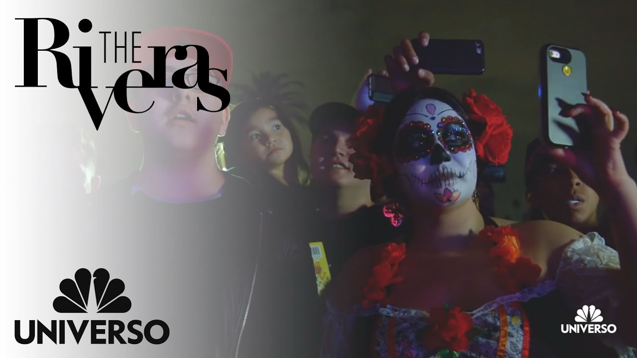 Jenni Rivera’s hologram on stage | The Riveras | Universo