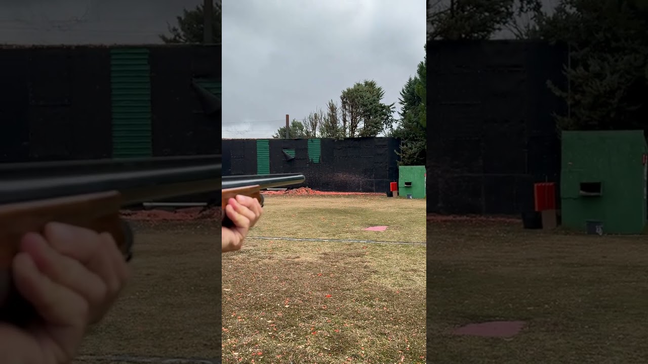 Entrenamiento de tiro al plato real en club de tiro