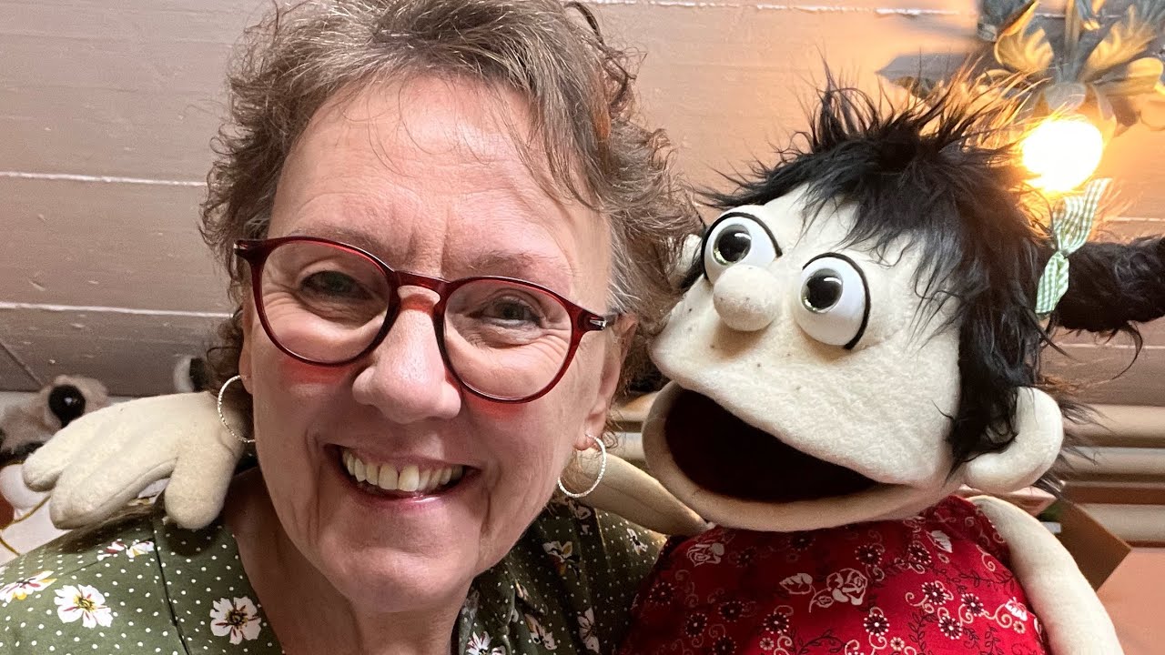 Eine Klappmaulpuppe/ Handpuppe entsteht!
