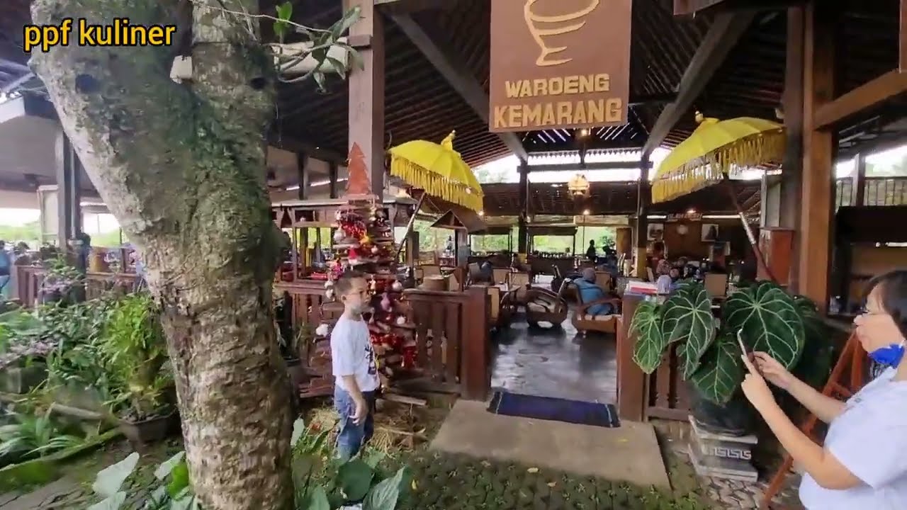 Kuliner di Kota banyuwangi - Makan siang dan menikmati Budaya Osing di Warung Kemarang Banyuwangi