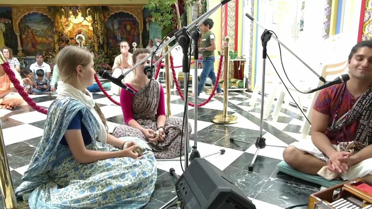 Acarya-ratna prabhu - Srila Prabhupada vyasa-puja evening bhajan - 2025