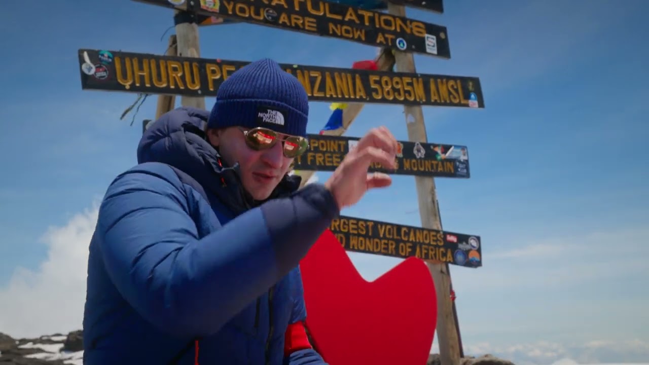 J’ai porté un piano jusqu’au sommet du Kilimandjaro (5 895 m)