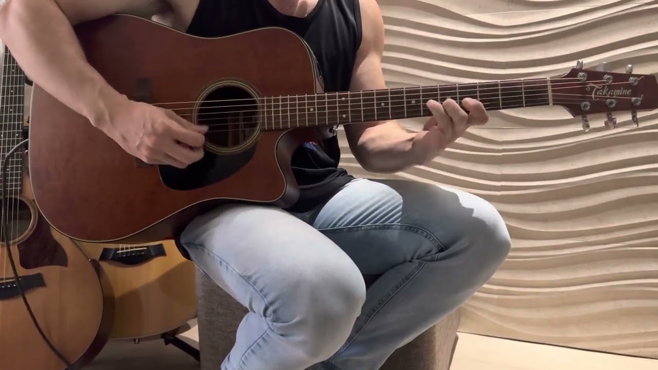 Takamine EF340SC GN plugado