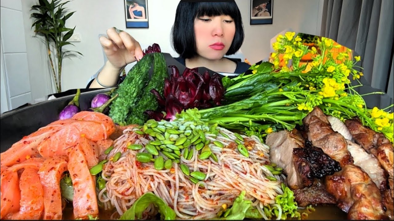 Thaifood ASMR ขนมจีนซาวน้ำปลาร้า มีแซลมอนกับคอหมูย่างแซบสุดๆKhanom Jeen with fermented MUKBANG show