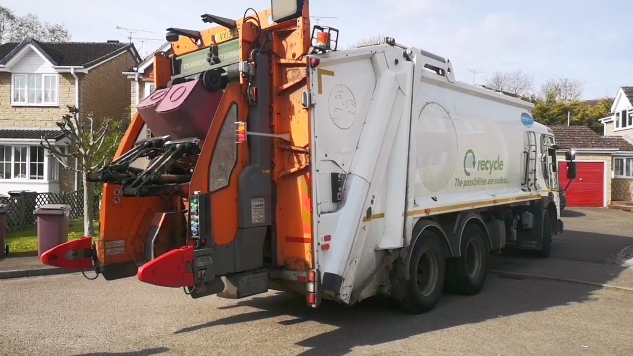 NEDDC Dennis Elite 2 Bin lorry on Mixed recycling, LSL