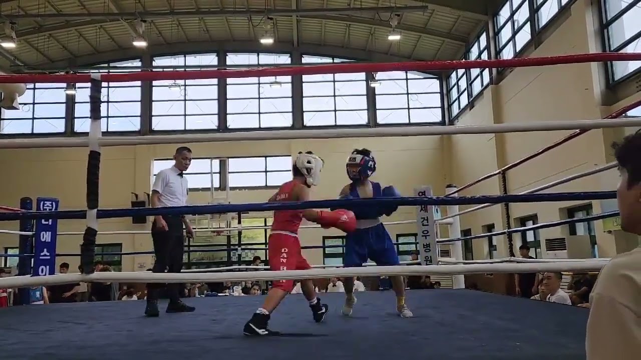 장현준(대한권투체) vs 전지훈(와일드복싱) 1라운드