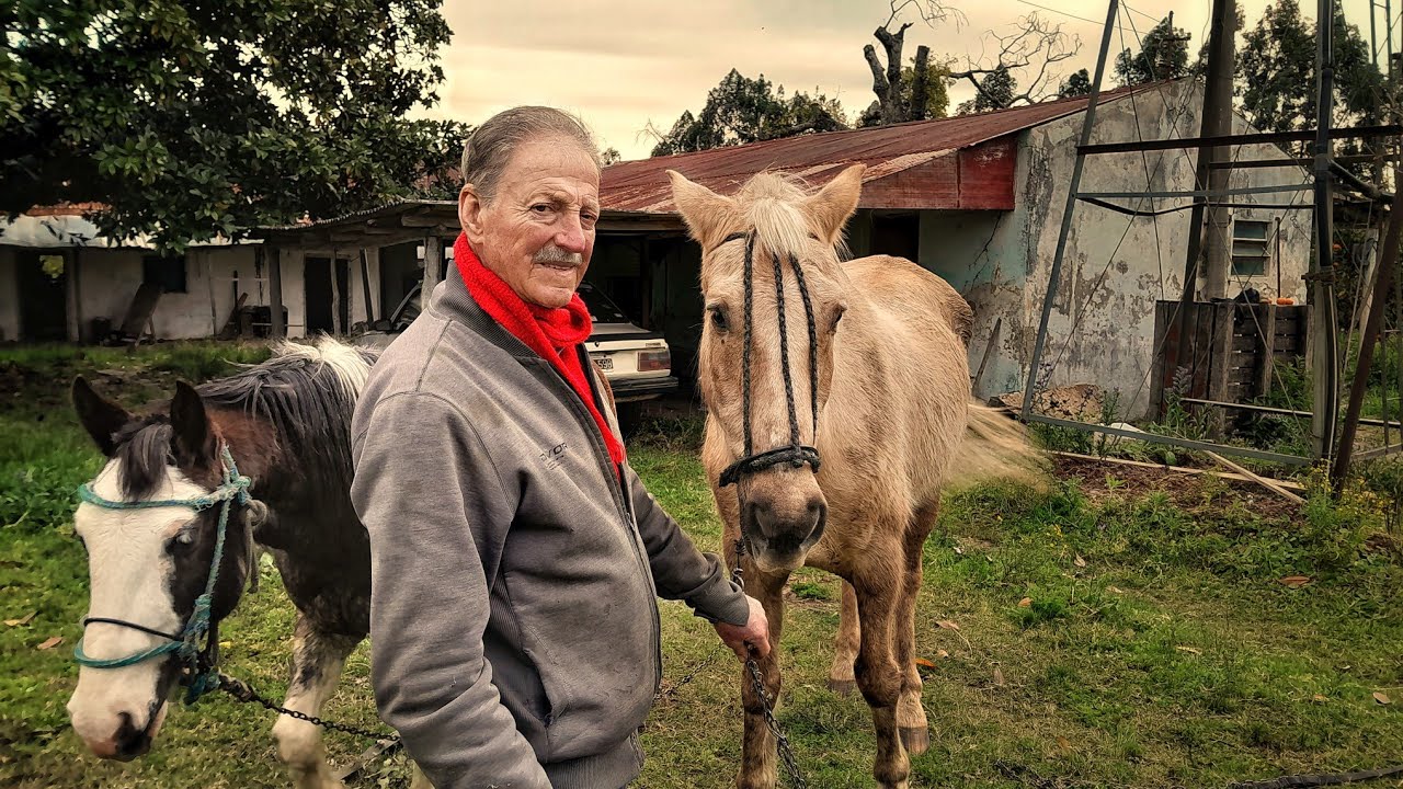¿Por qué la gente de CAMPO tiene una INCREÍBLE fortaleza? | Con 83 monta a CABALLO y es ALAMBRADOR