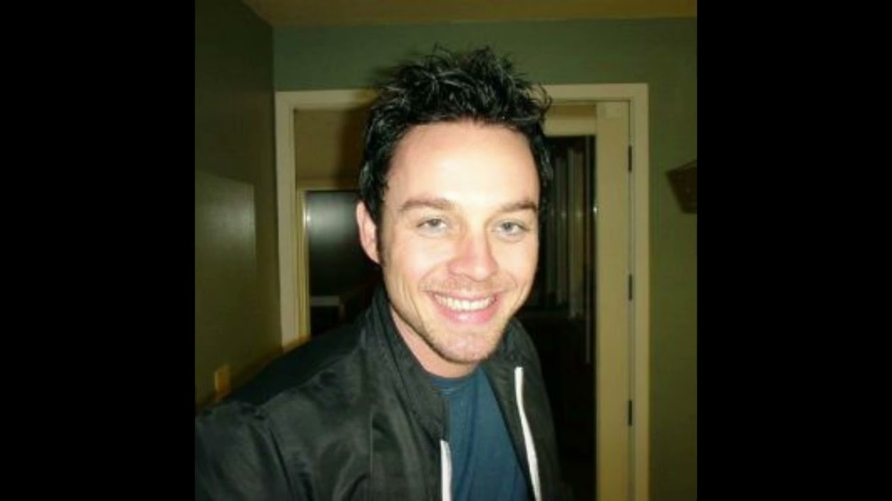 Darren Hayes I can't help falling in love with you (cover)