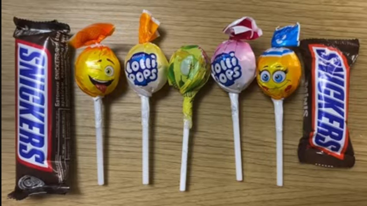 Satysfying ASMR lolipop candy enjoying 