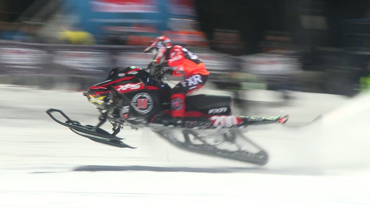 Elias Ishoel - verdens beste snøscooter kjører