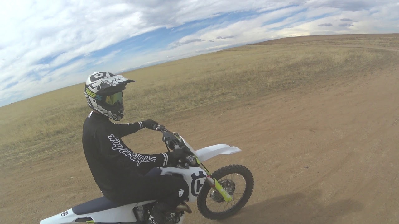 Husky FE250 VS SSR 300 Drag Race