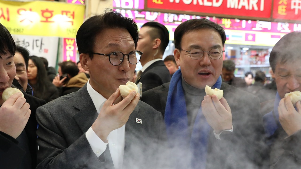육거리 시장 마비?! 김민석 국무총리 X 박완희가 떴다!