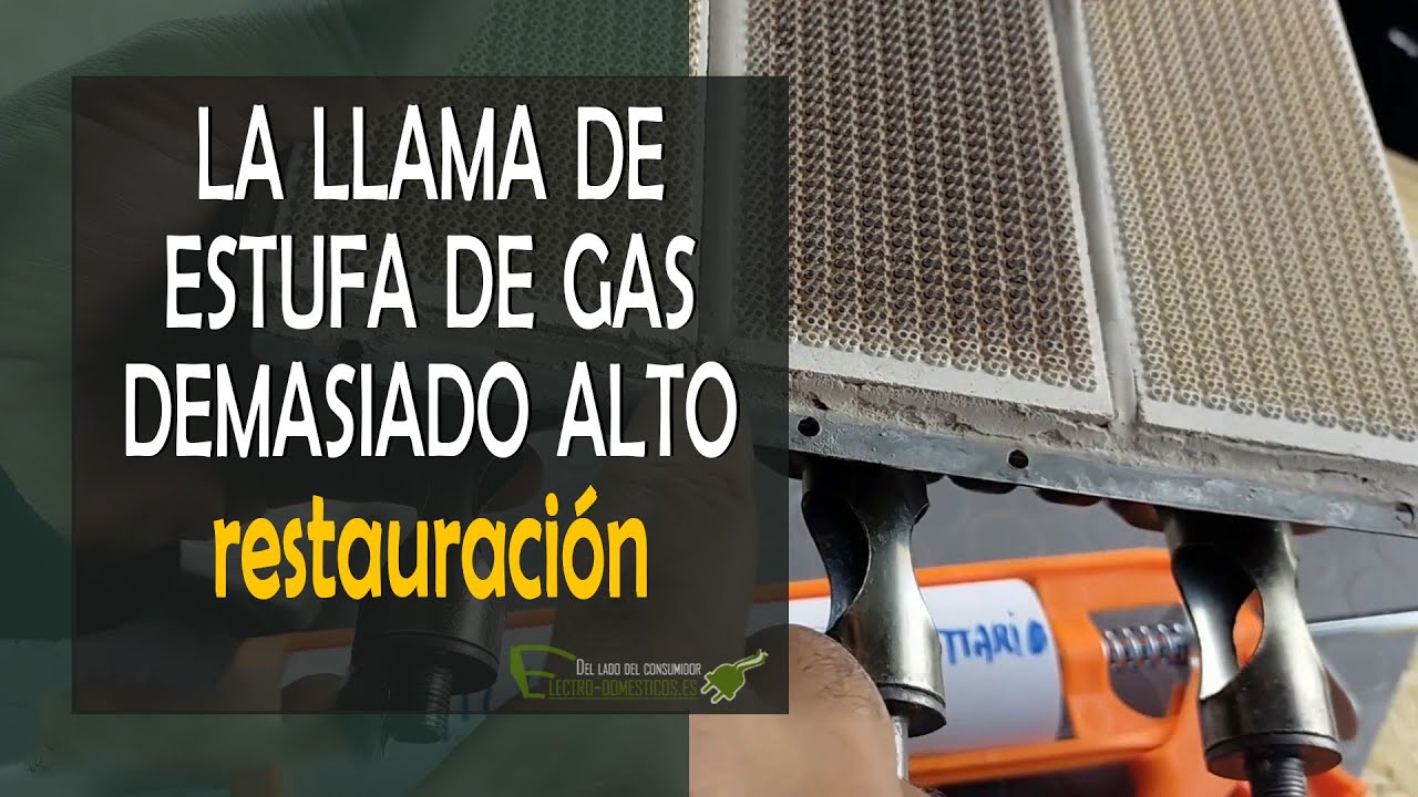 La llama de la estufa de gas infrarroja sobre la chapa de metal