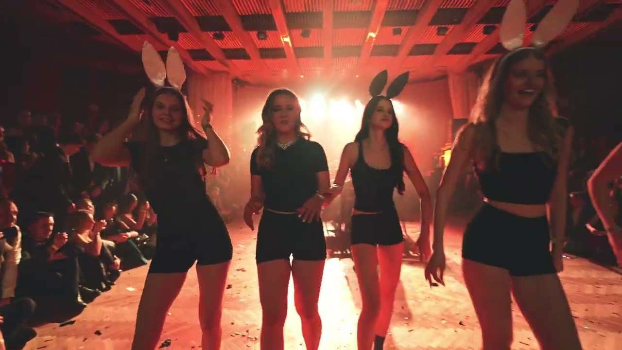 PŮLNOČNÍ PŘEKVAPENÍ 4.C | Gymnázium Třebíč