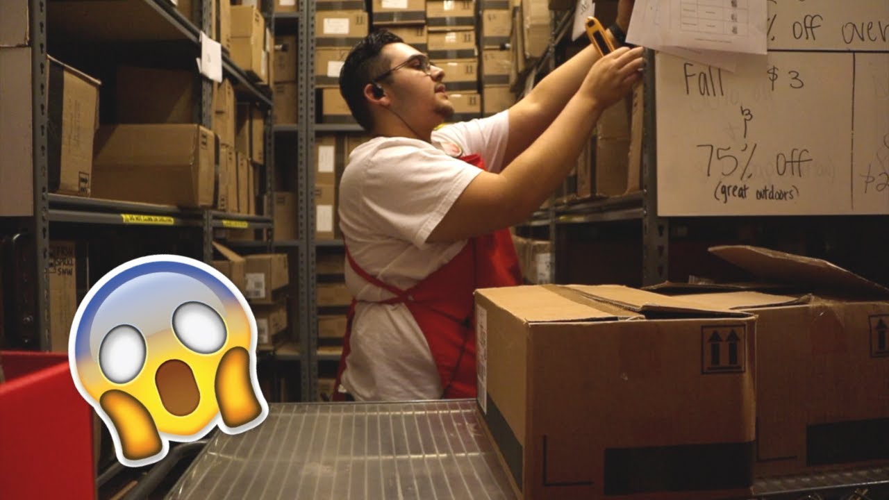 Behind The Scenes Of Working At BBW | Vlogmas Day 19