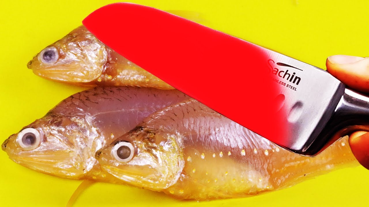 EXPERIMENT Glowing 1000 degree KNIFE VS GOLDEN FISH