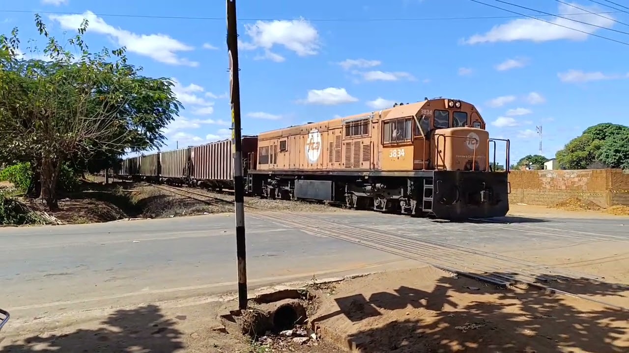 Trem de Maguinesita chegando no patio de Licinio de Almeida BA