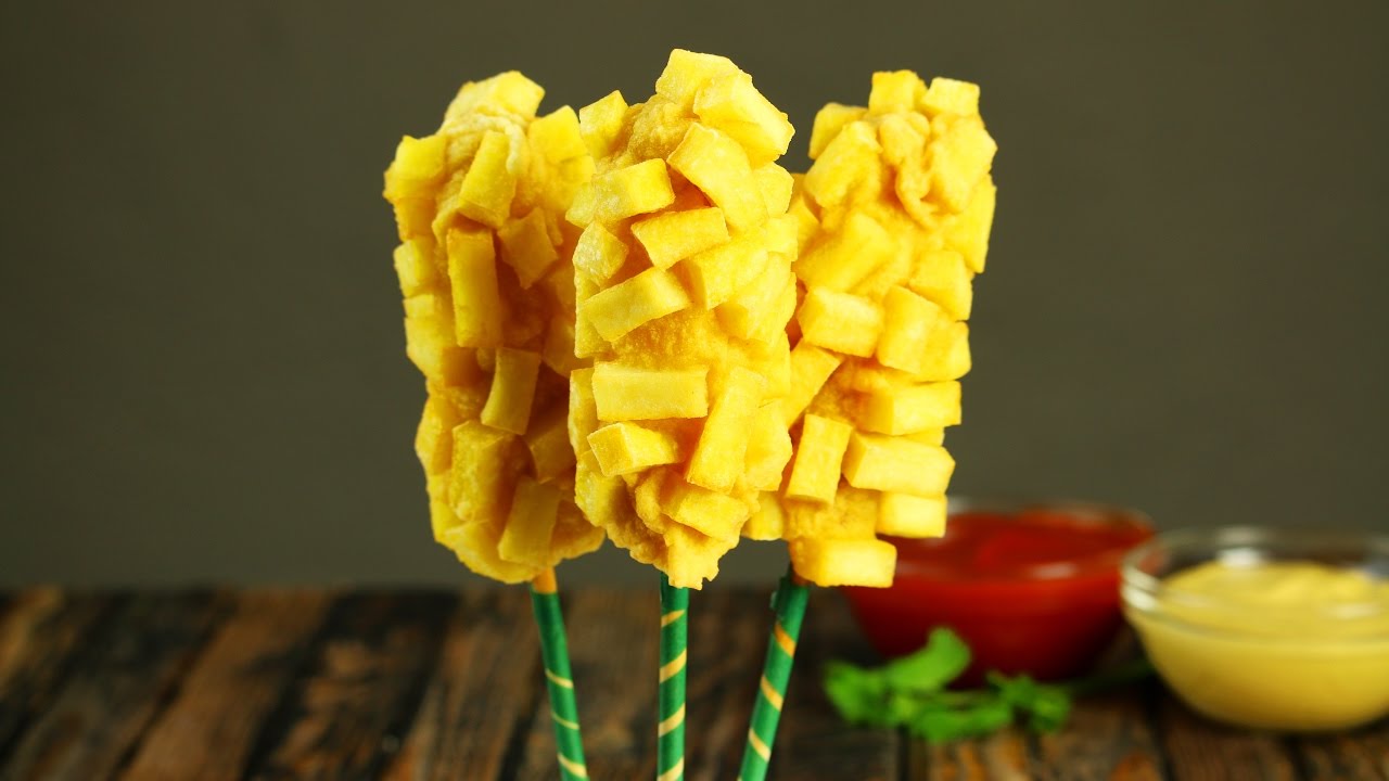 Corn Dogs mit Pommes: In diesem Snack Rezept werden zwei beliebte Fingerfoods genial kombiniert!