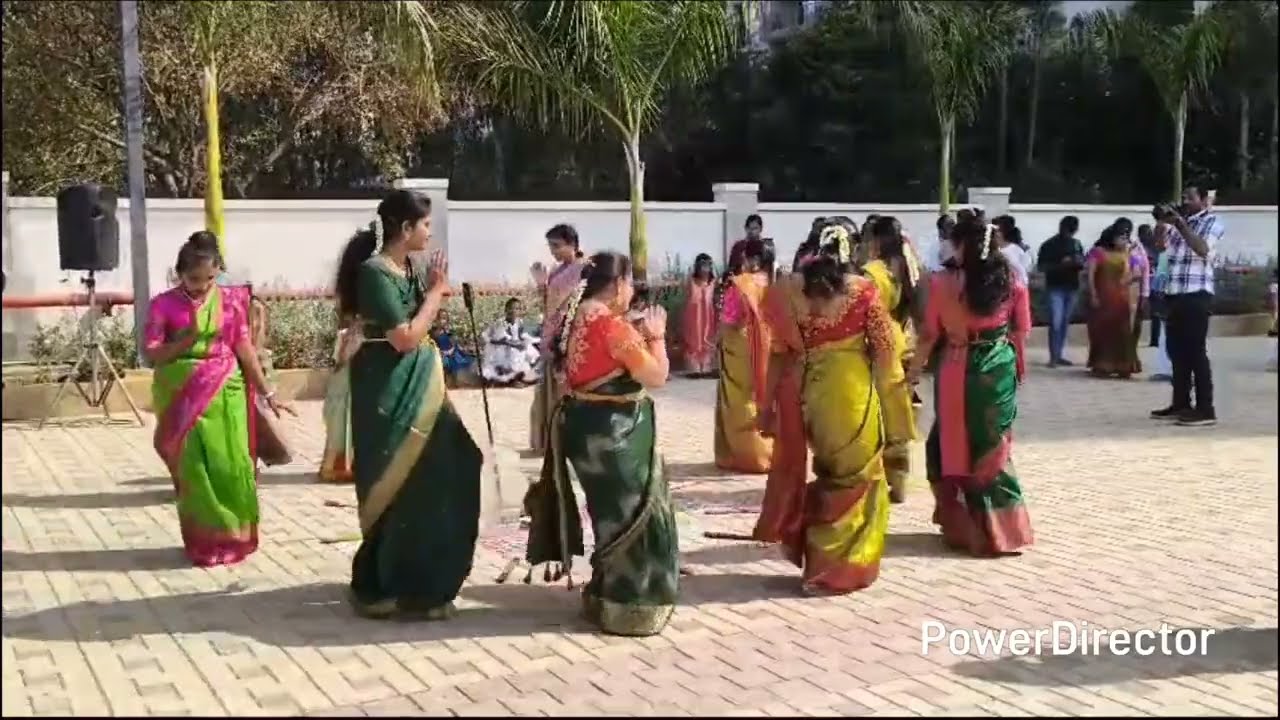 Kummiadi and kolatam Dance @ Mahendra Aarya Vizha26 #vizha #kummiadi #kolatam 