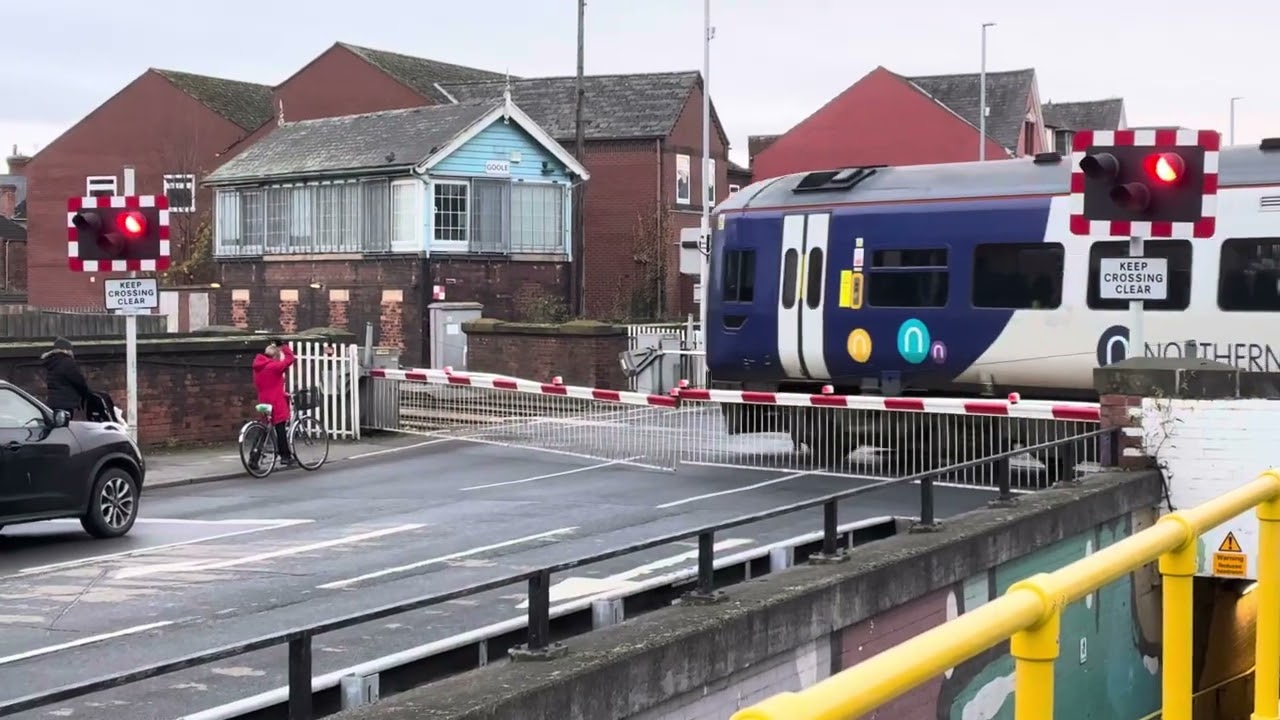 Boothferry Road Level Crossing (20/11/2025)