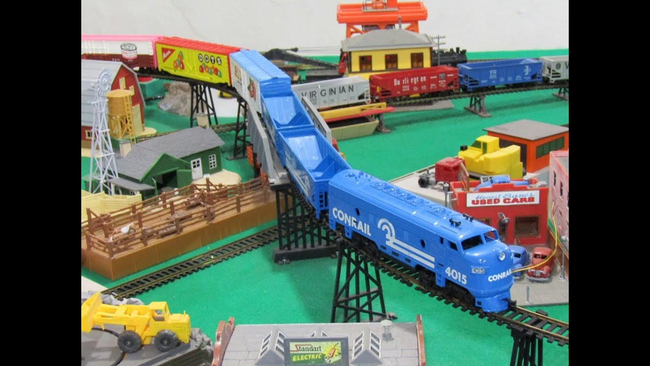 TYCO Conrail F9A #4015 vs. the figure-8 track