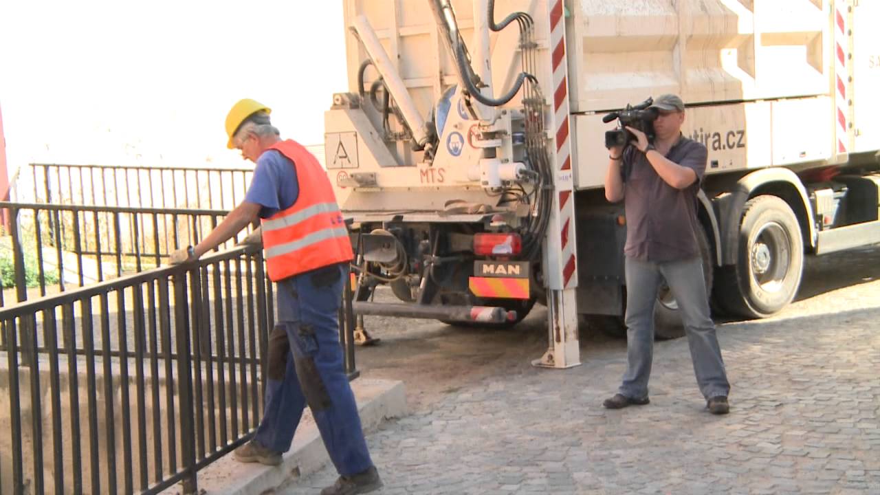 HUTIRA-BRNO - Sání místo bagrování - čištění náhonu mobilním sacím bagrem