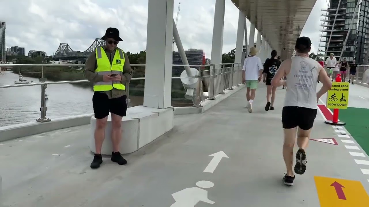 Kangaroo Point Bridge Opening - cutting ribbon by Brisbane City Mayor