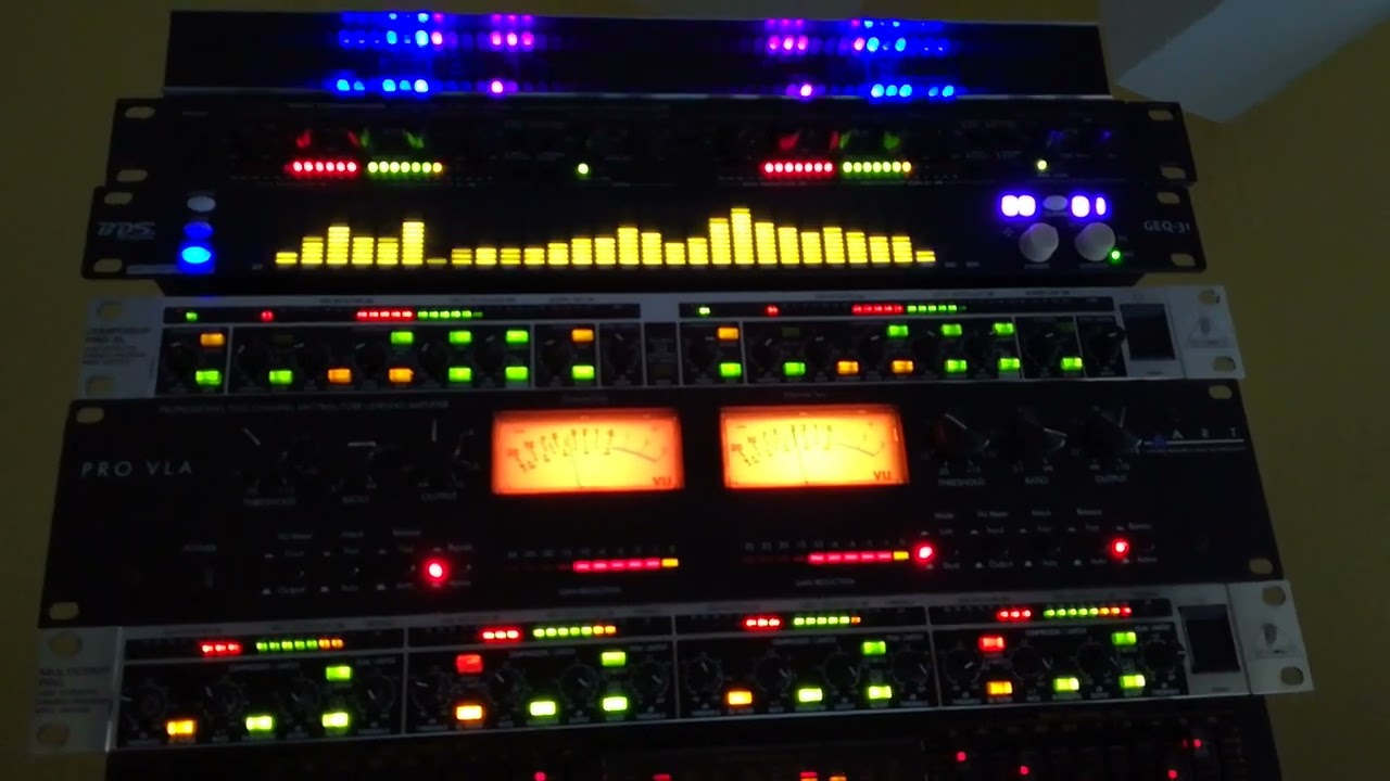 pro vla teac eqa 22 behringer mdx 2200 & 2600v