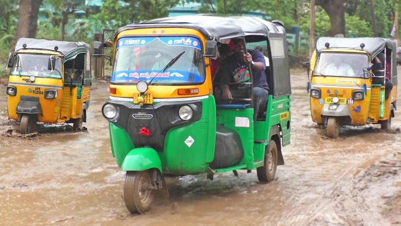 Bajaj Maxima CNG, PIAGGIO Ape, Mahindra ALFA Auto Rickshaw 3 Wheeler Driving Difficulties in Pothole