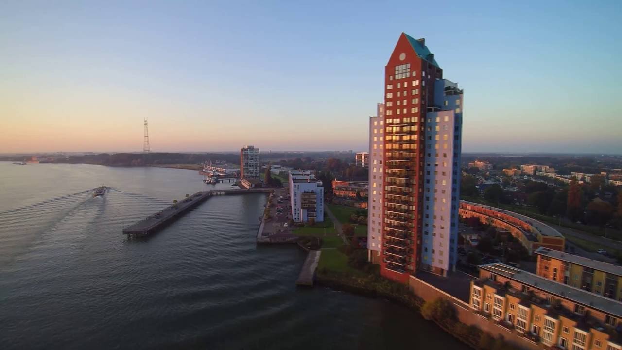 Ridderkerk Bolnes Werfkade luchtopname in UtraHD 4K
