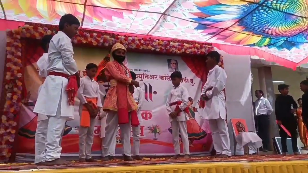 छावा चित्रपटावरील गाण्यावर नृत्य अभिनय इ. 6 वी तु. 3 दिया भोसले, गौरी राठोड आणि समूह सादर करीत आहे 