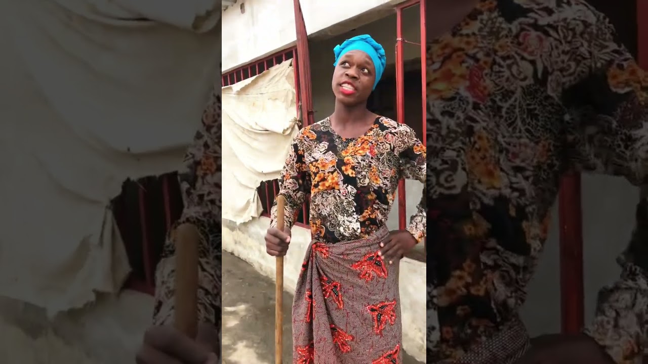Vizinhas_fofoqueiras_Carlota queria roubar na machamba de Comadre casada e foi encontrado 😂😂😂