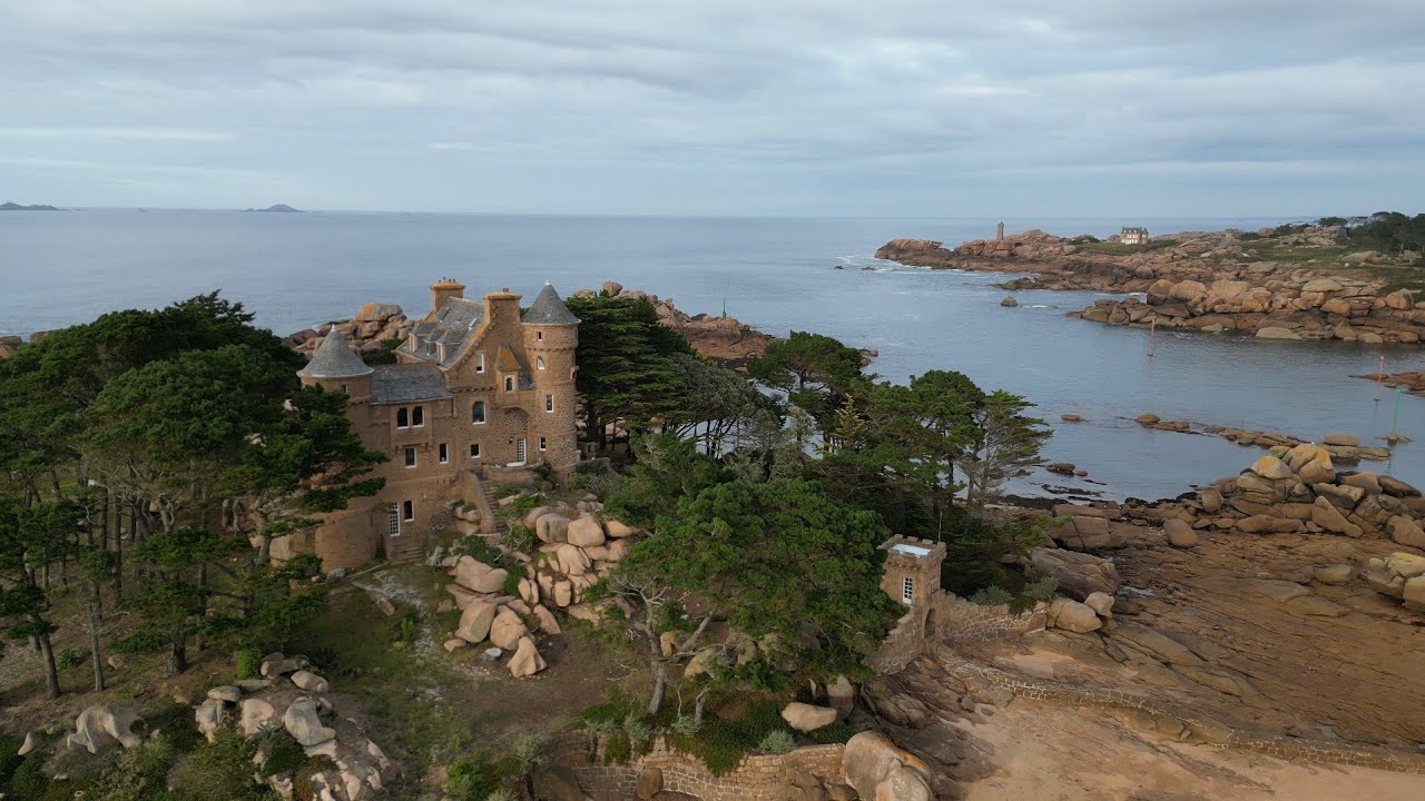 Vol au château de Costaérès (Trégastel - Bretagne)