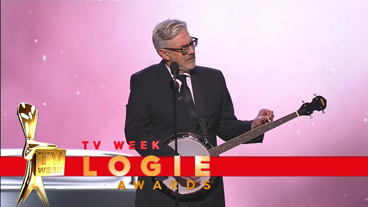 Shaun Micallef 'helps' to improve the Logies  | TV Week Logie Awards 2018
